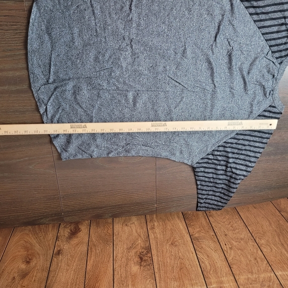 LuLaRoe 3/4 Length Sleeve gray Shirt - Picture 5 of 6